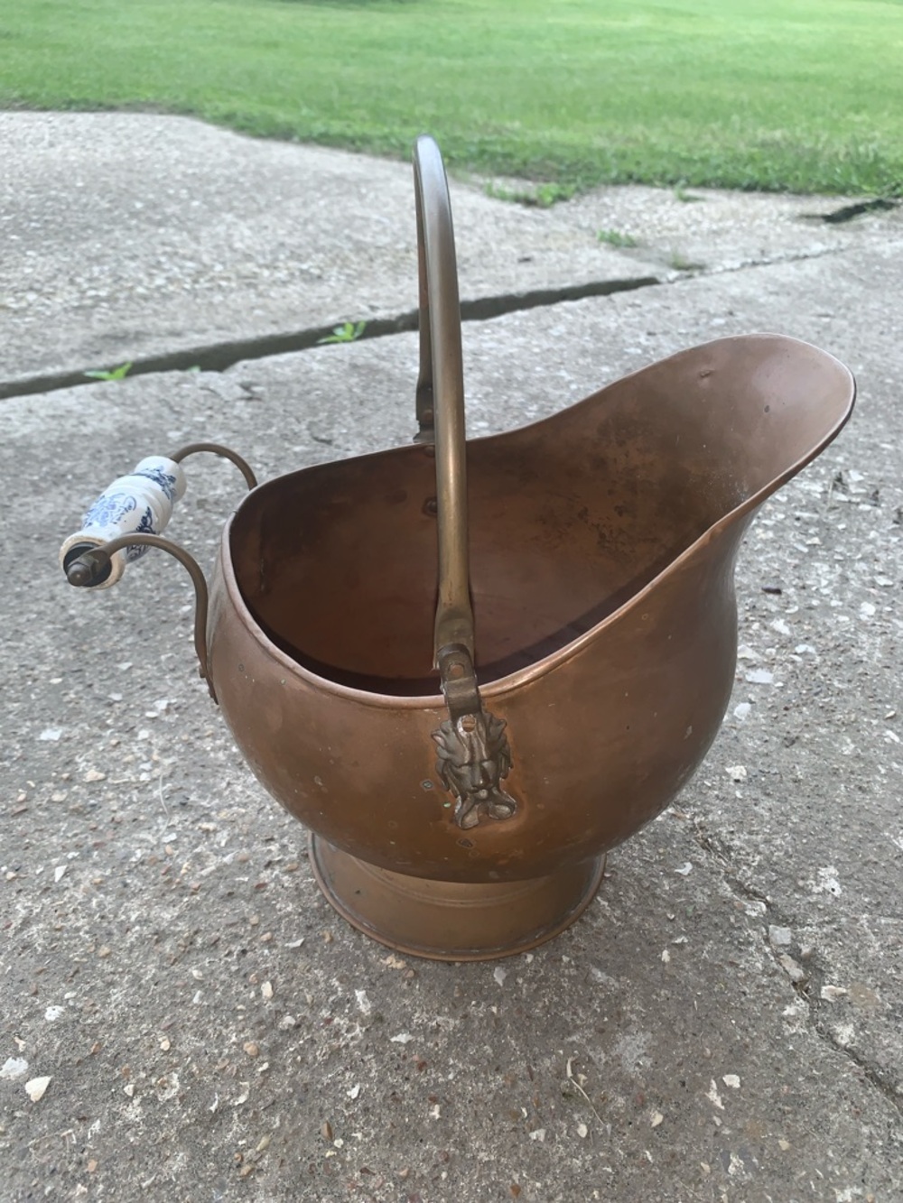 Vintage Copper Coal Scuttle
Bucket with Brass Lion Heads on main handle